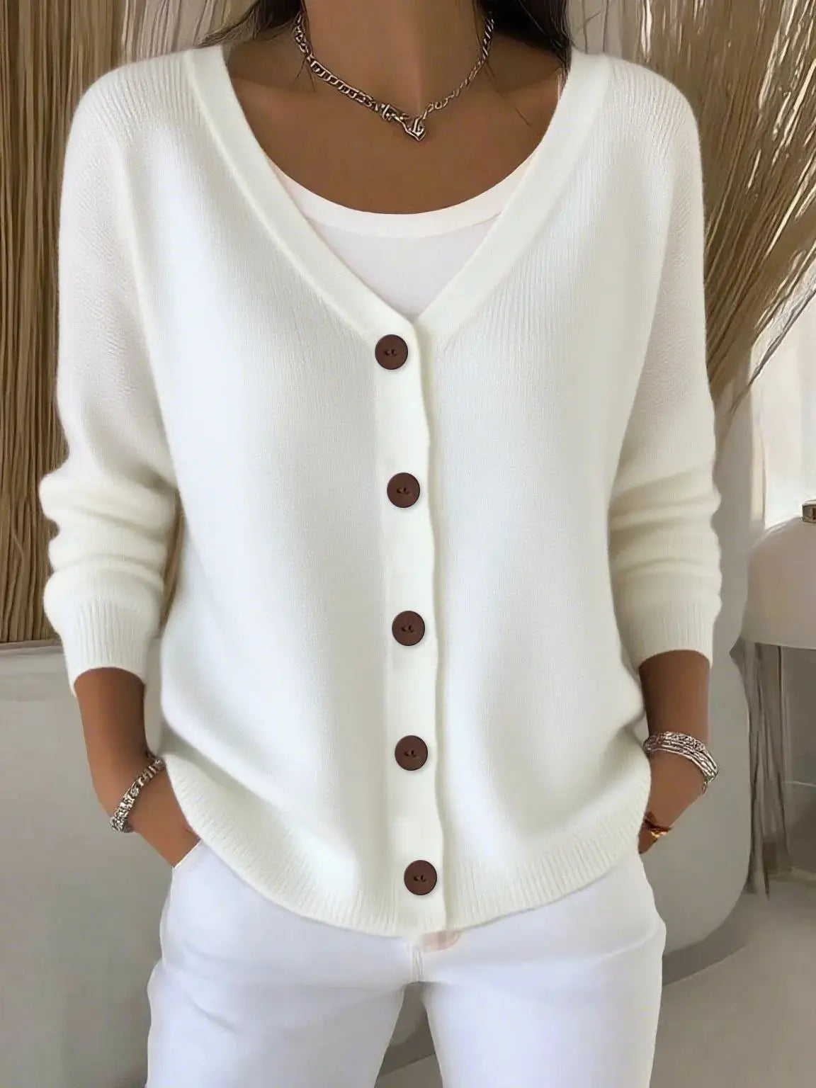 Lotte – Elegant V-neck Blouse