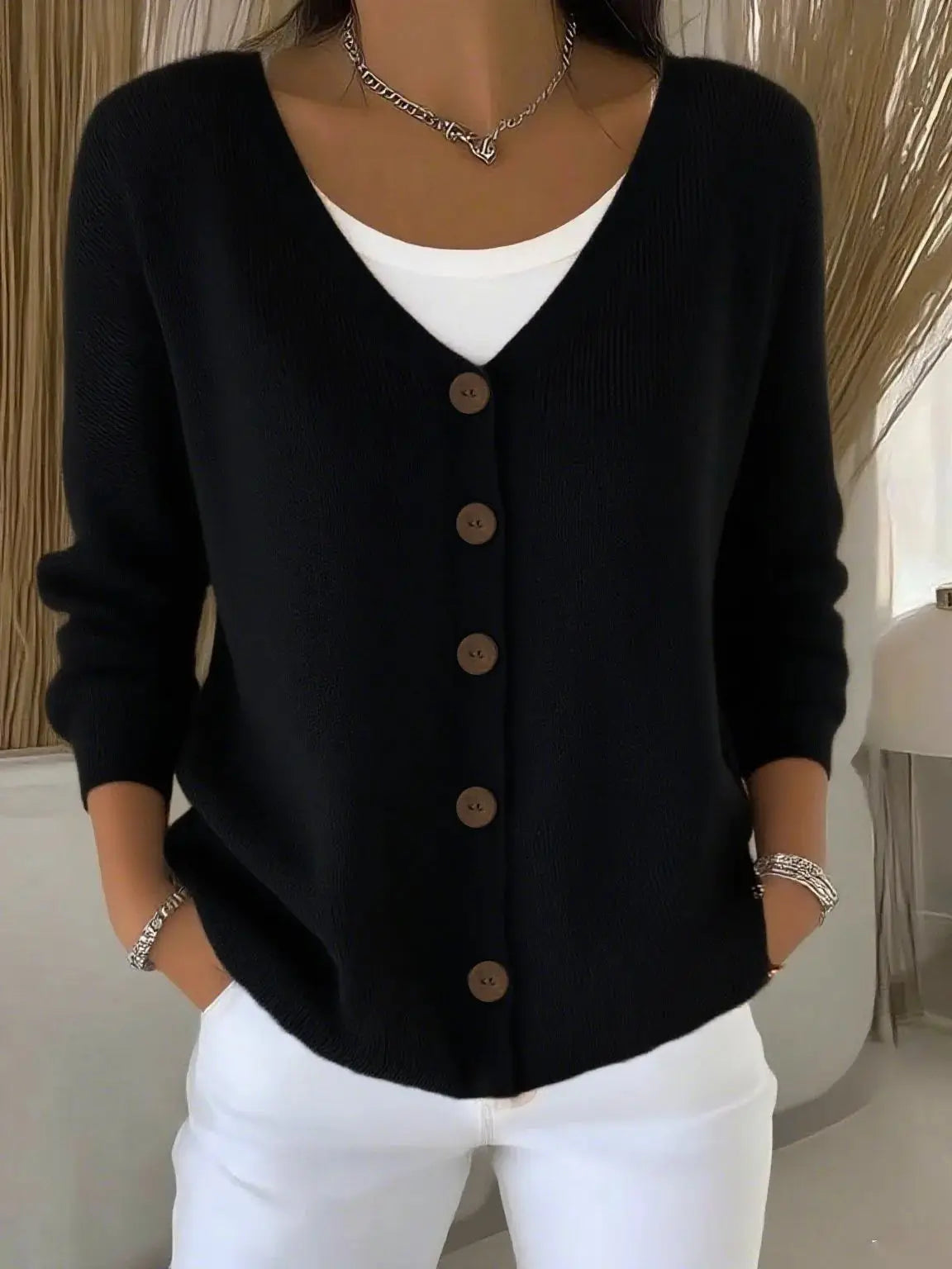 Lotte – Elegant V-neck Blouse